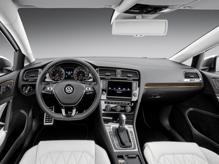  Volkswagen New Midsize Coupe Concept 2014 года  (фото 2 из 12)